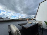 Battersea 2-Bedroom Top-Floor Apartment with Cozy Balcony - Ferienwohnung London