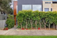 Saltwater Serenity - Townhouse with a View - Bed and Breakfast Torquay