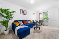 Modern 2 Bed Home with Driveway Near Coop Live & Etihad Stadium , Sleeps 5 , Self Checkin and Free Parking - B&B Manchester
