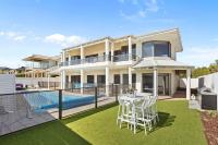Beachfront Escape Private Pool and Beach Access - B&B Mandurah