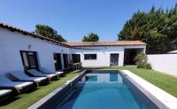 Maison de famille Entre bois et sel avec piscine privée chauffée - B&B