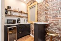 Heart of Downtown, Walk to Bathhouses, Restaurants Room # 202 - Ferienwohnung