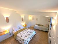 Chambre Triple - Vue sur la Piscine