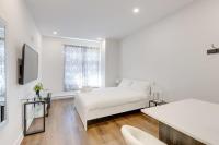B&B Montreal - M11 Upscale Studio wQueen Bed AC Prime Location - Bed and Breakfast Montreal