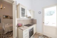 Habitación con cama extragrande y bañera de hidromasaje
