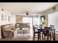 4 bed 2 bath Reno with Private Pool - B&B