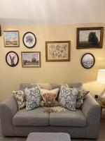 B&B Chippenham - Luxury Cotswold Farm Lodge - Bed and Breakfast Chippenham