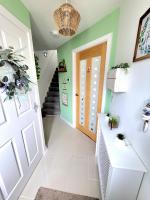 Seaside beach themed home with garden and driveway - B&B