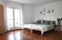 Apartamento de 2 dormitorios con balcón