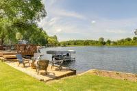 Big Pine Island Lake Cottage w/ Boat Dock & Kayaks - B&B Belding