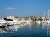 Proche plages Juan les pins petit studio dans villa - B&B