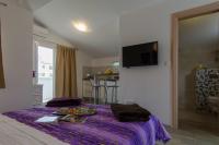 Estudio con cama extragrande