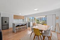 B&B Gold Coast - Narrowneck Court Holiday Apartments - Bed and Breakfast Gold Coast