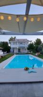 B&B Oropós - HEAVENLY VIEWS-2- Elegant Ground floor Apartment with pool Close to the Beach!! - Bed and Breakfast Oropós