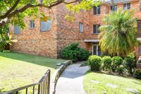 Sunny Apartment in Quiet and Green Neighbourhood - Bed and Breakfast