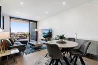 B&B Brisbane - Convenient 2-Bed Apartment with Panoramic Views - Bed and Breakfast Brisbane