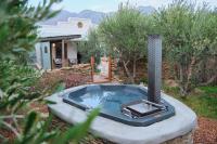 B&B Montagu - Olive Stone Farm Cottages - Bed and Breakfast Montagu