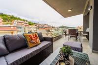 Semiramis Modern - Sleeps 8 - B&B