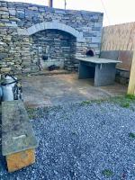 Clarefornia Stone Shed - B&B