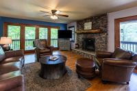 Lakefront Point Retreat on Nantahala Lake with Dock - Bed and Breakfast Topton