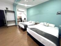 Tweepersoonskamer met 2 Aparte Bedden en Eigen Badkamer