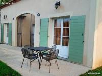 Villa 45 M2 dans parc arboré avec piscine - B&B