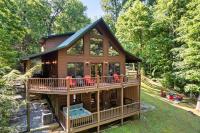 B&B Sevierville - New! Private Cabin with Hot Tub 3/3 w/Game Room! Wears Valley - Bed and Breakfast Sevierville