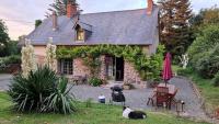 3 Bed Cottage Sleeps 6 - Enclosed Patio -Fireplace - B&B Beaucoudray
