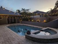 Riverfront Luxury Pool & Hot Tub fishing paradise near beaches Mets Stadium - Chambres d'hôtes River Park