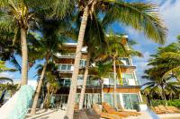 Angelina 28 Beachfront and Family Apartments - Modern and Relaxing Long Stays - 20 min from Cancun Airport - Chambres d'hôtes Puerto Morelos
