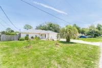 St Augustine Retreat - Pool, BBQ and Private Yard - Bed and Breakfast