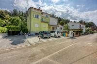 Apartment Pavluk with Balcony - Ferienwohnung Poreč