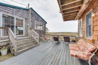 Peaceful Wells Retreat with Deck and Water Views - B&B Wells