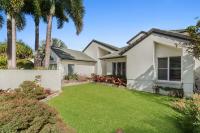 Amazing Canal House with Private Jetty, Gym & Pool - B&B