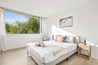 Luminous Ensuite Queen Room - Centrally Located - B&B