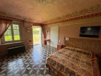 Basic Triple Room with Shared Bathroom