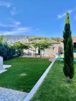 Pool Guesthouse - B&B Corintia