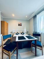 Zimmer mit Kingsize-Bett