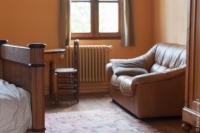 Großes Zweibettzimmer mit eigenem externen Bad