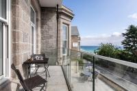 Porthminster View Luxury Sea Views Balcony, Parking, Pool, Spa & Gym - Chambres d’hôtes