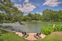 Round Rock Lakefront Home with Water Toys and Fire Pit - Chambres d’hôtes