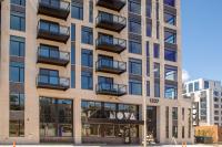 East Side 1BR NO5 with Balcony, Pool, and Gym - Bed and Breakfast Milwaukee