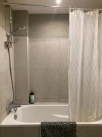Only for female guests, shared homestay, Nice west cosy flat, balcony near airport train beach public transport supermarket - Chambres d'hôtes Nice