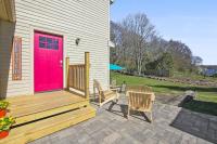 Zimmer mit Kingsize-Bett und Seeblick