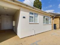 Fabulous Quiet Chelmsford Apartment - Free Parking - B&B