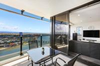 Appartamento con 2 Camere da Letto e Vista Fiume