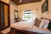 One Bedroom Houseboat KA