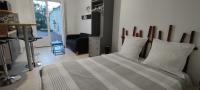 Apartamento de 1 dormitorio con jardín