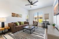 CozySuites at Kierland Commons with pool #13 - Chambres d’hôtes