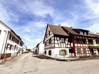 Chalet Happy Cow - Top Lage nähe Bodensee, Rheinfall, Schaffhausen & Zürich - Ländliche Idylle mit Privat-Parkplatz und viel Komfort - 120m2 - 3 Stockwerke - Chambres d'hôtes Ramsen